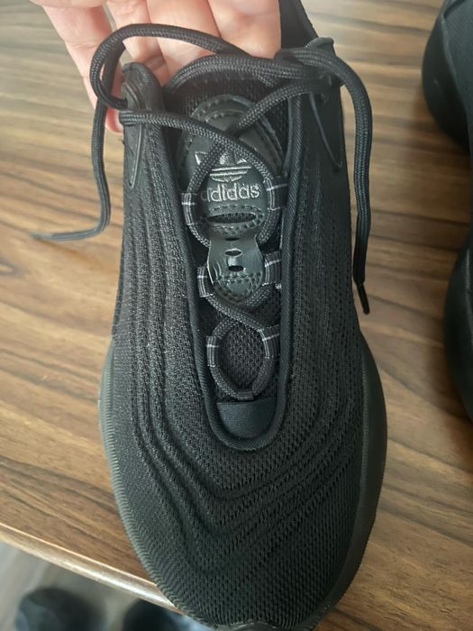 Adidas de culoare negru,marmea 40 , marca Adidas