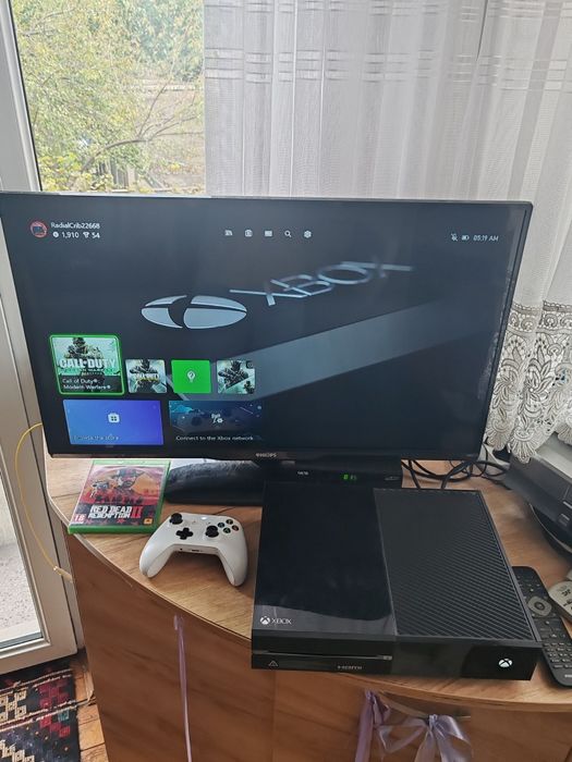 2X Xbox one 500 GB +оригинален безжичен джойстик+2ве хитови игри!