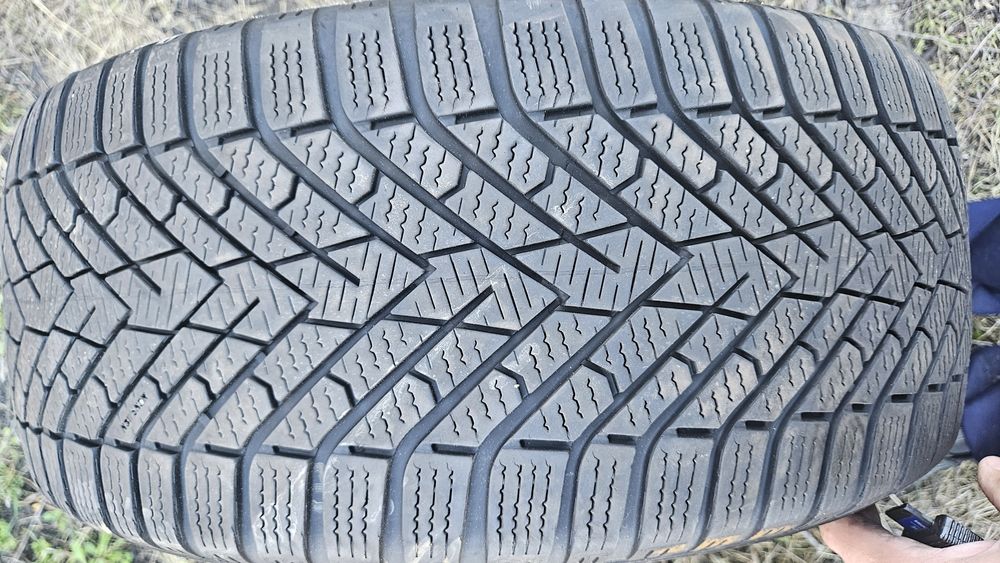 2бр гуми 225 40 18 дот 23 пирели