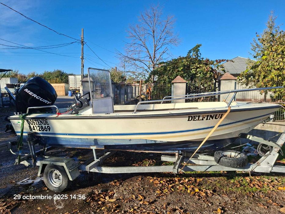 Barca cu motor si peridoc