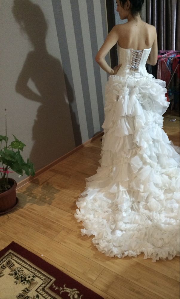 Свадебное платья со шлейфом