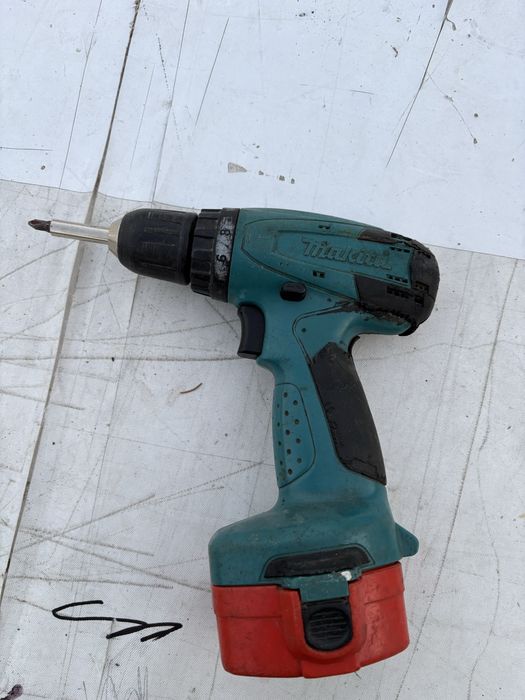 Bormasina Makita 6281D acumulator defect