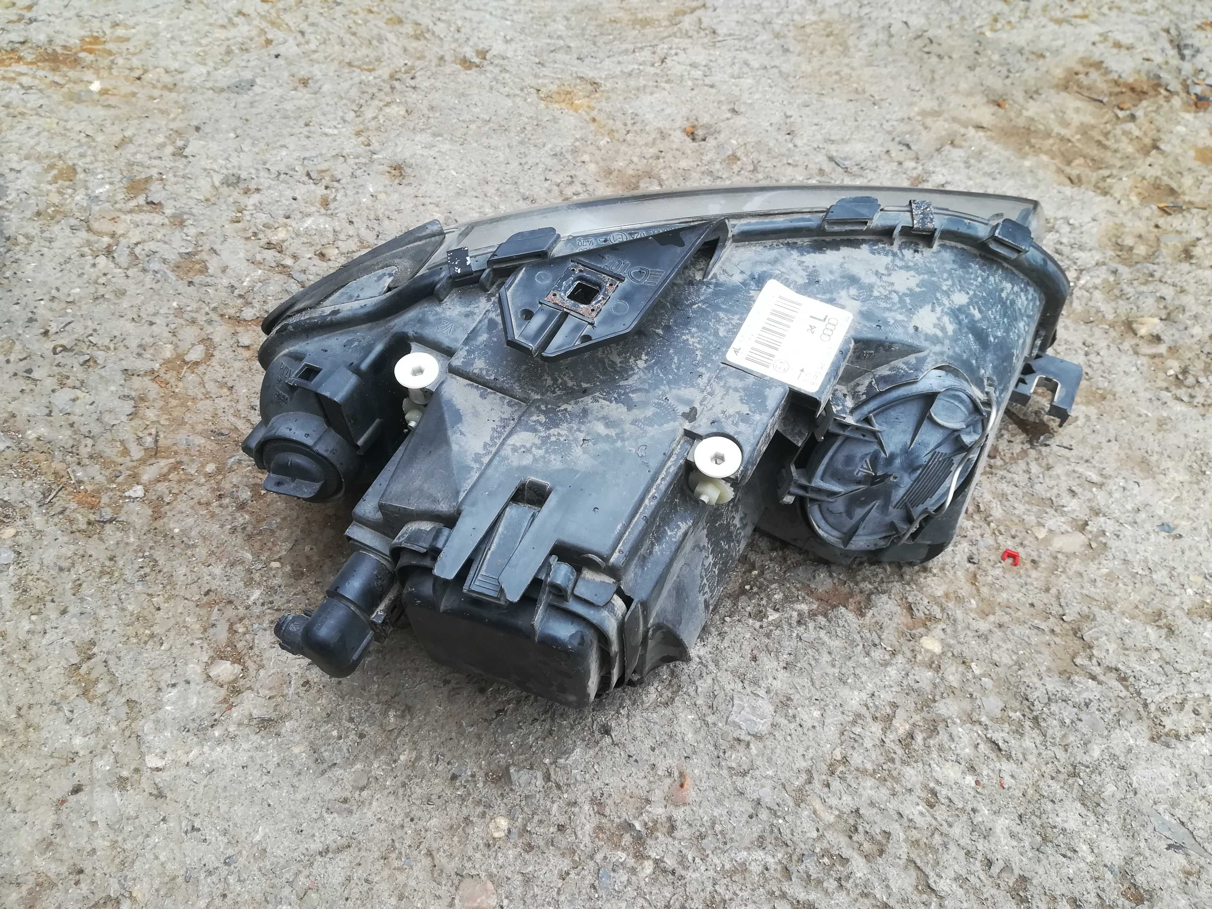 Audi A3 8P A4 B6 Ауди А3 8П А4 Б6 фарове ляв десен фар