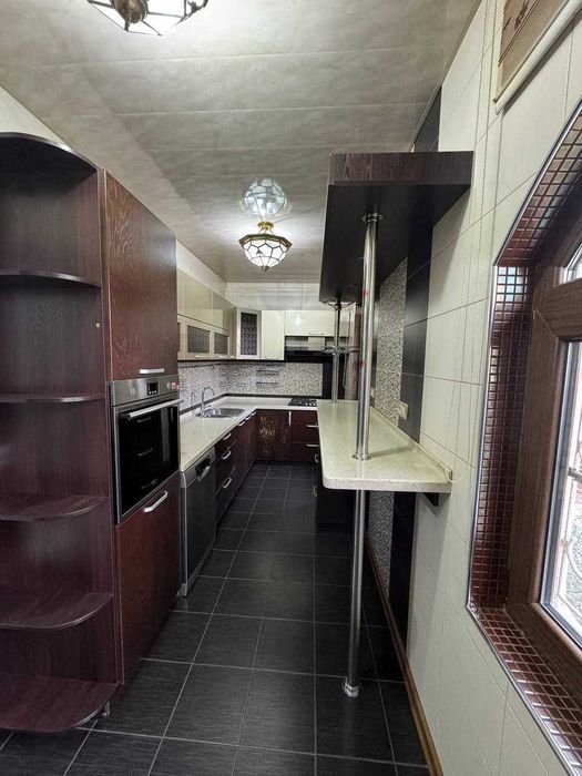 Продается 5 ком с ремонтом Банковская Госпиатльный Ойбек