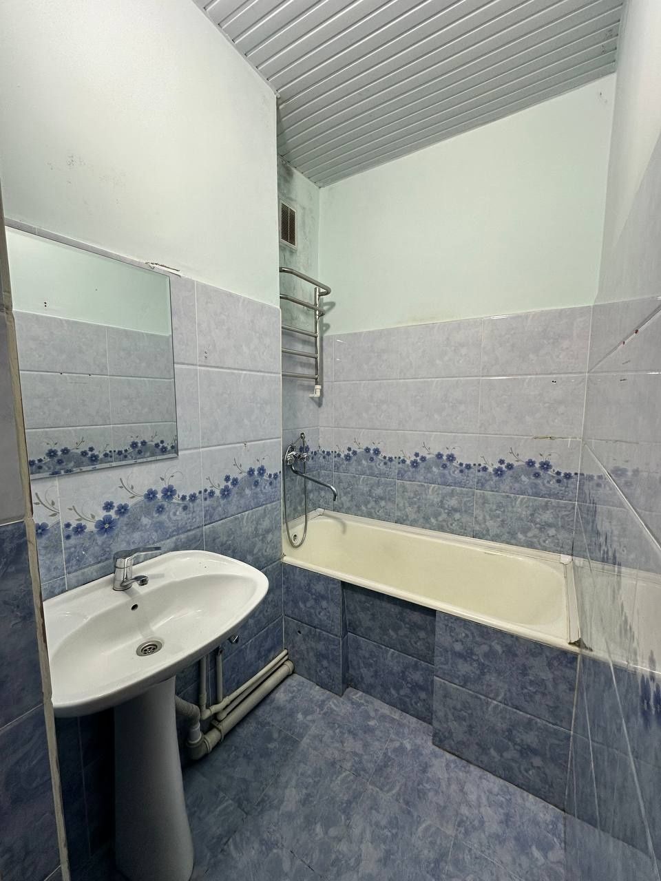Срочно продажа 2 х комн на  карасу4