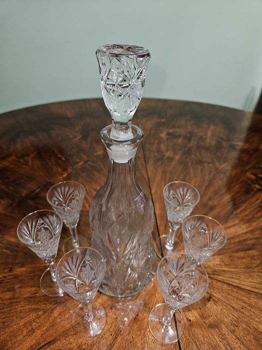 Serviciu de cristal cu sticla pentru lichior