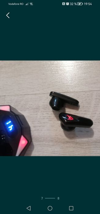 Căști wireless pentru gaming, cu control tactil și afișaj led, noi