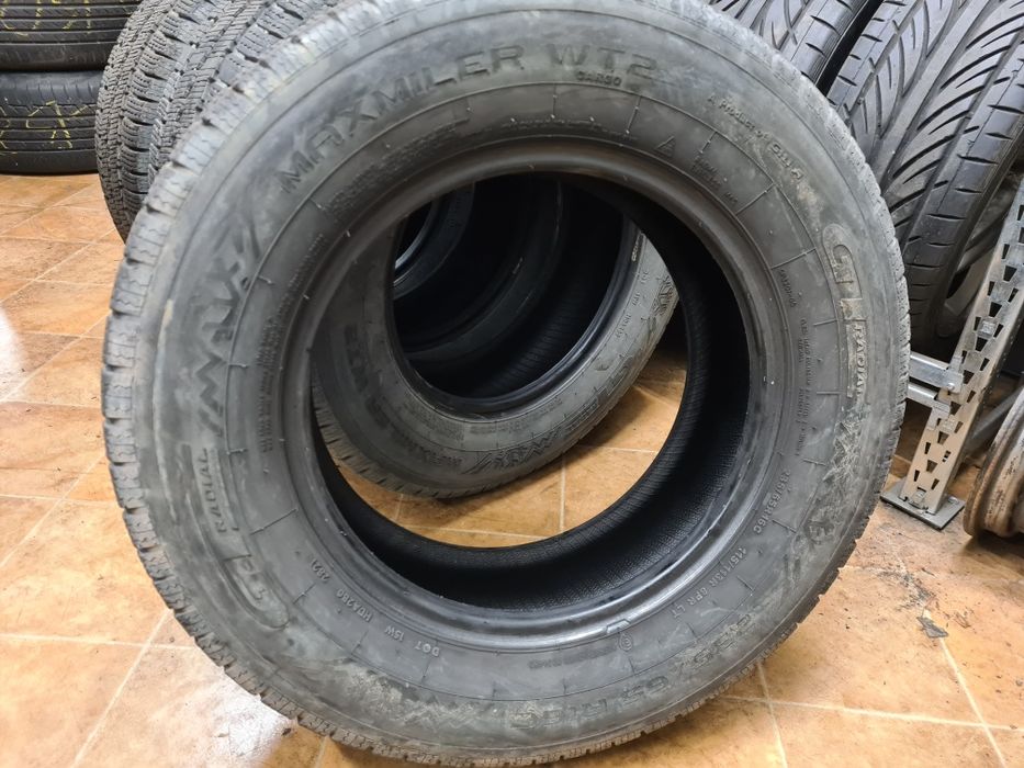 Продавам бусови зимни гуми 235/65/16