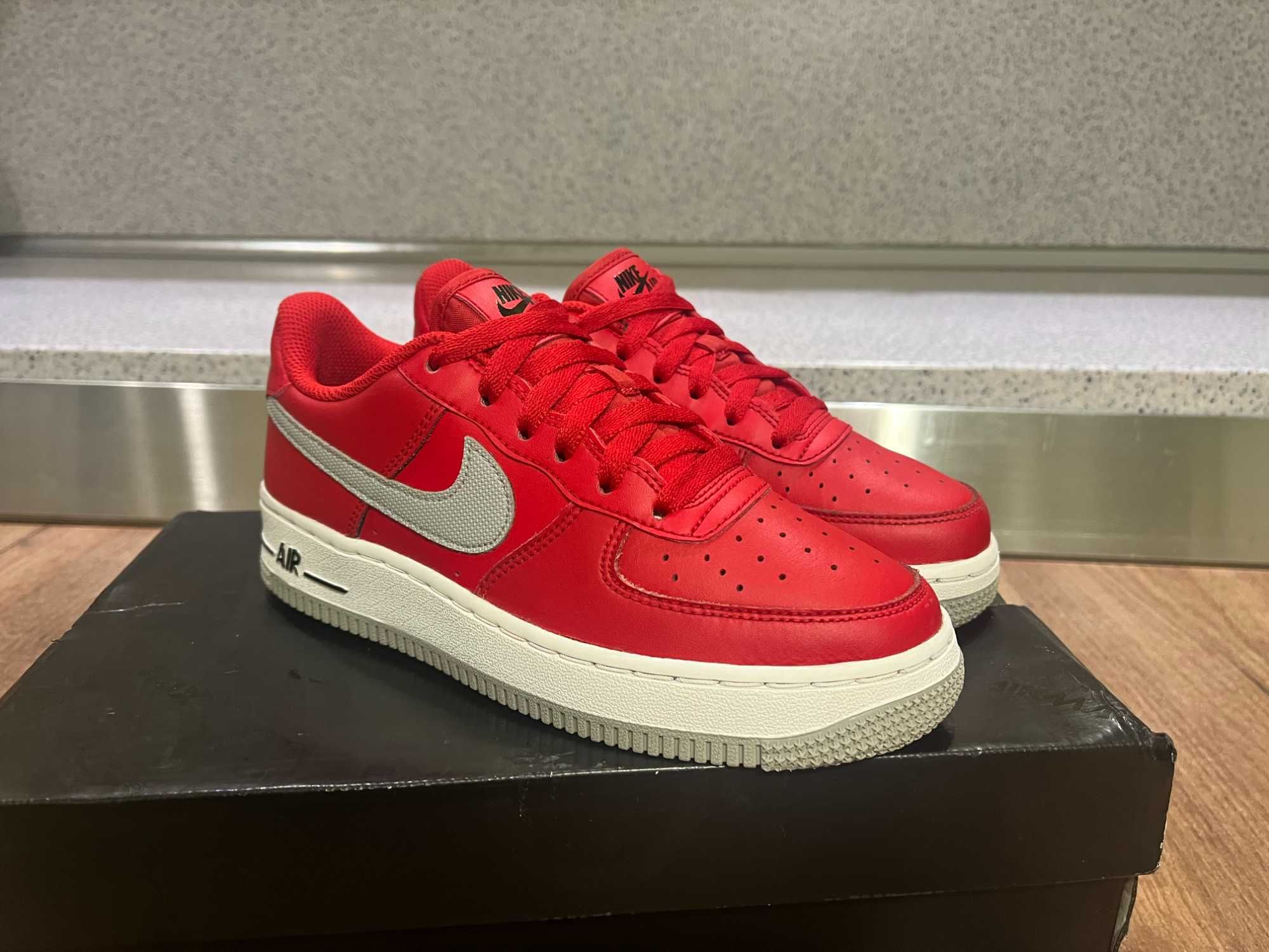 ОРИГИНАЛНИ *** Nike Air Force 1 Low GS 'University Red'