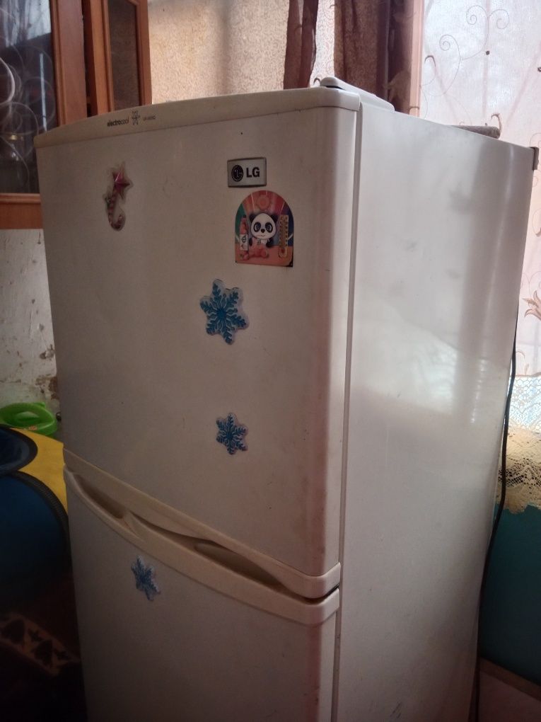 Продам холодильник