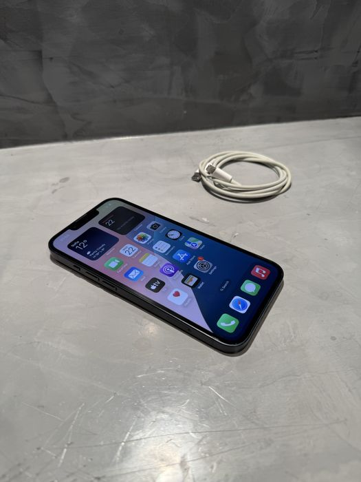 Перфектен Iphone 13 Midnight 128 GB