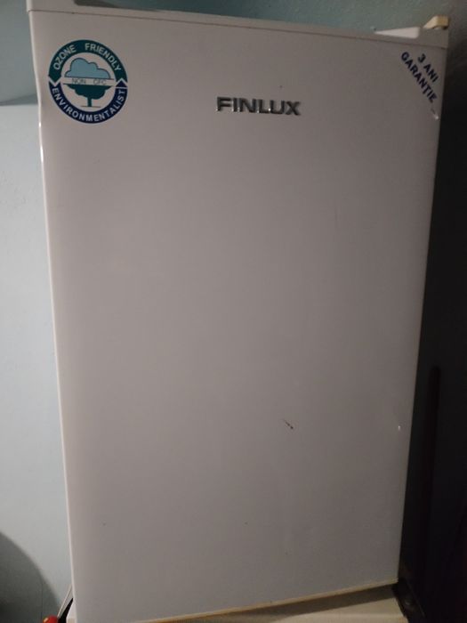 Vând frigider detalii la telefon