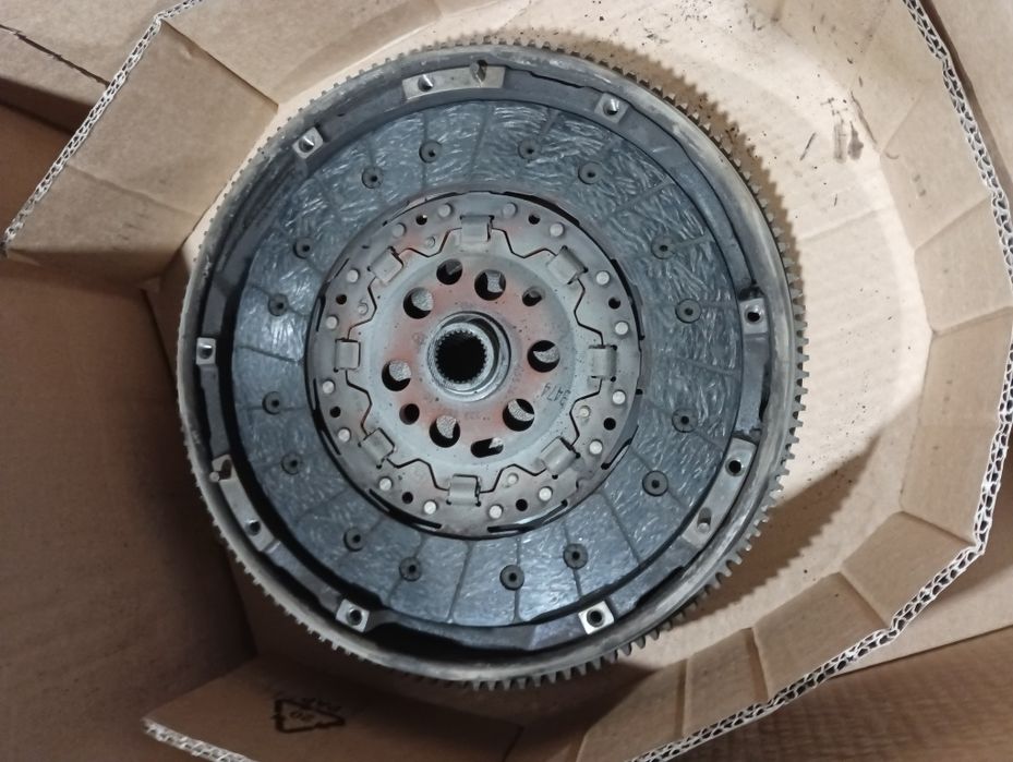 Съединител с маховик к-кт LUK 60001600