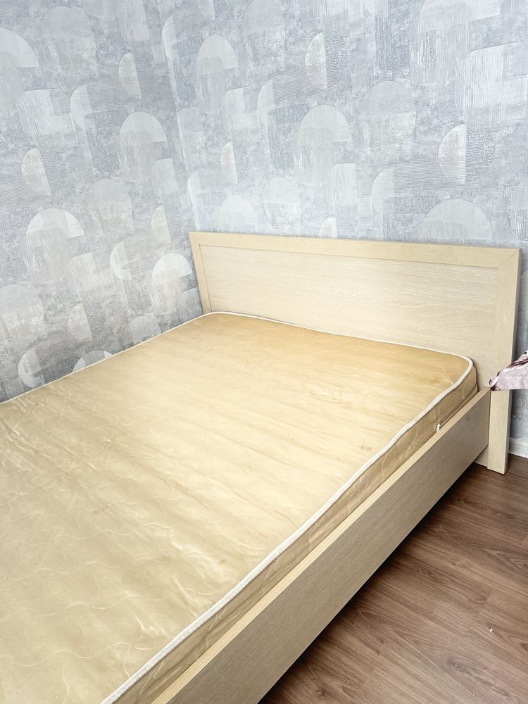 Продам кровать 1.40 на 2.0