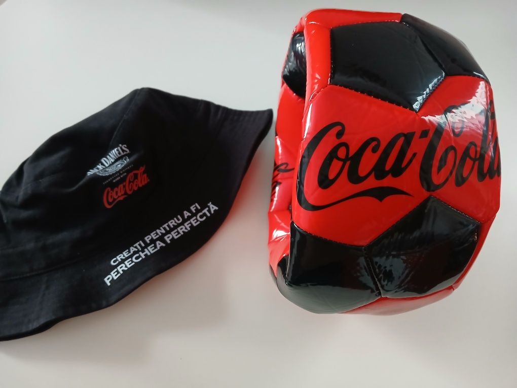 Vand seturi de mingi cu palarie marca coca -cola