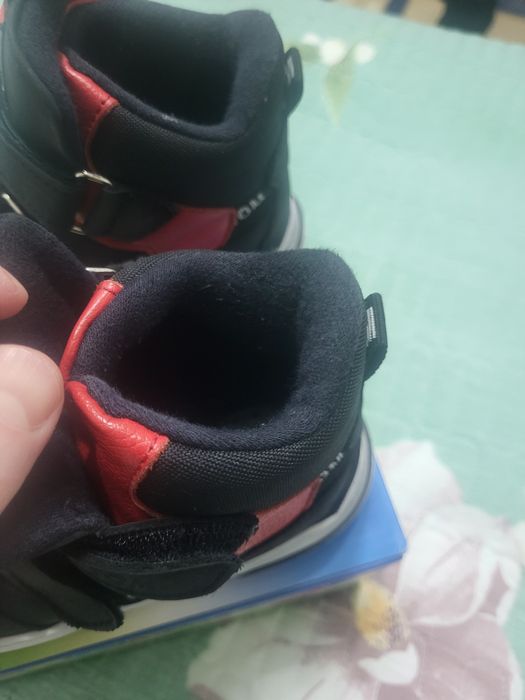 Продаются детские ботиночки