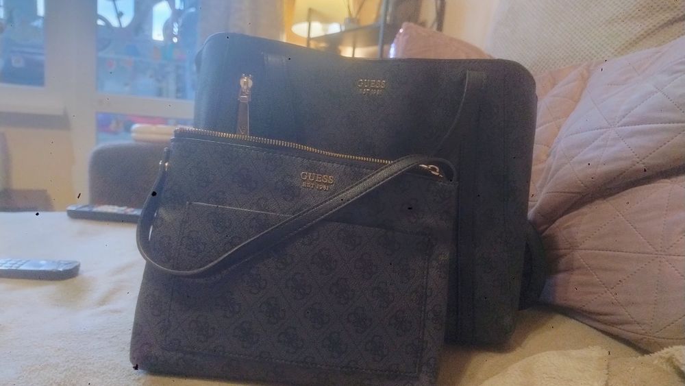 Дамска голяма чанта Guess.