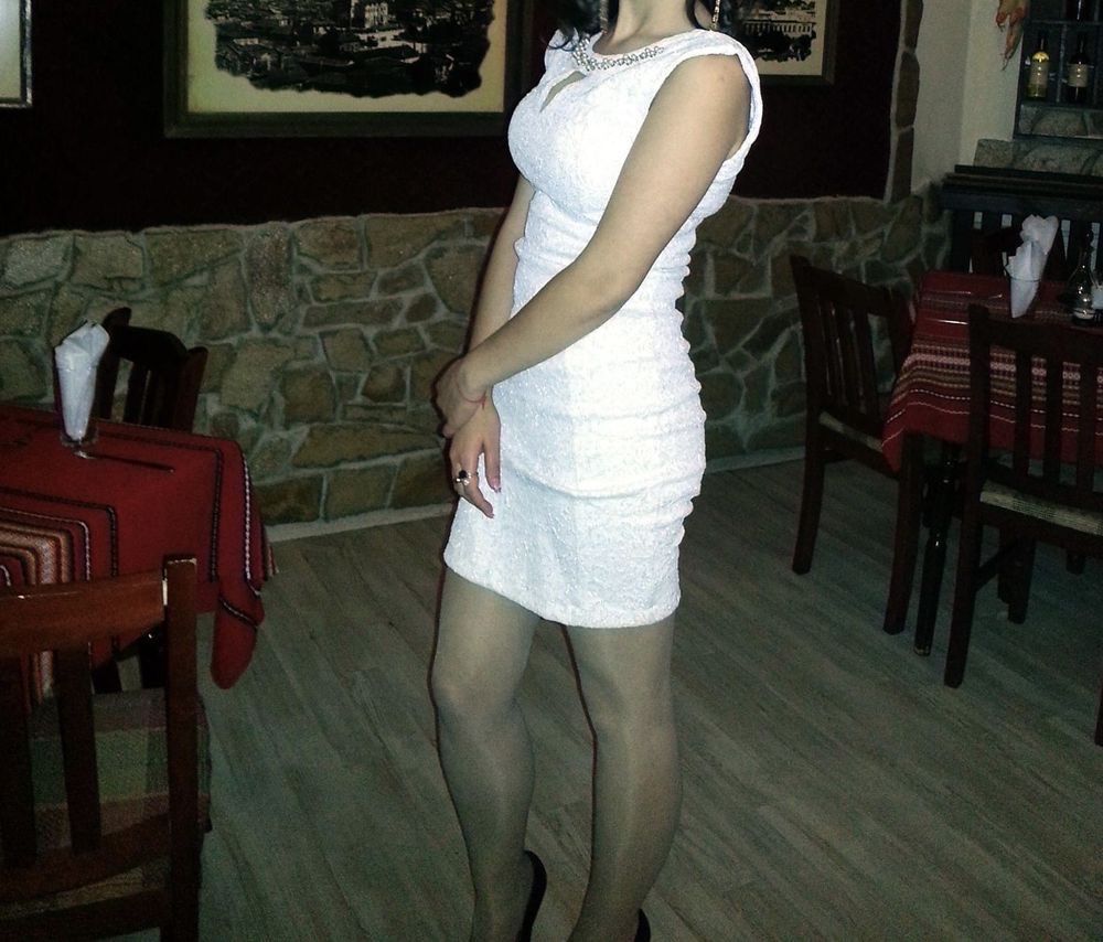 Бяла рокля Lucy