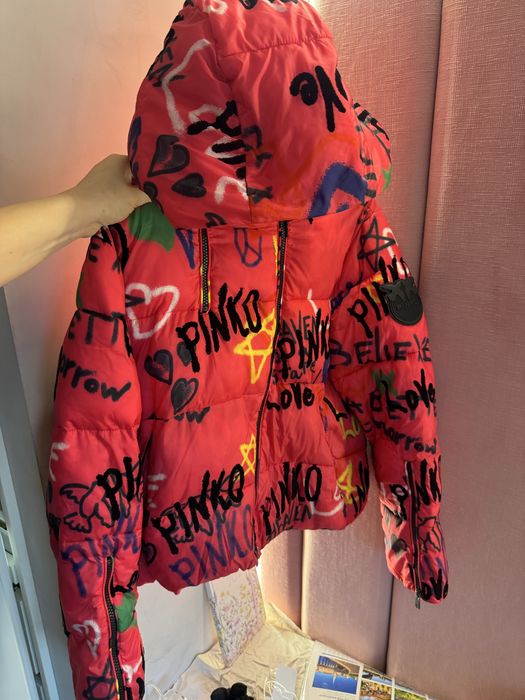 Яке Pinko с велурени надписи