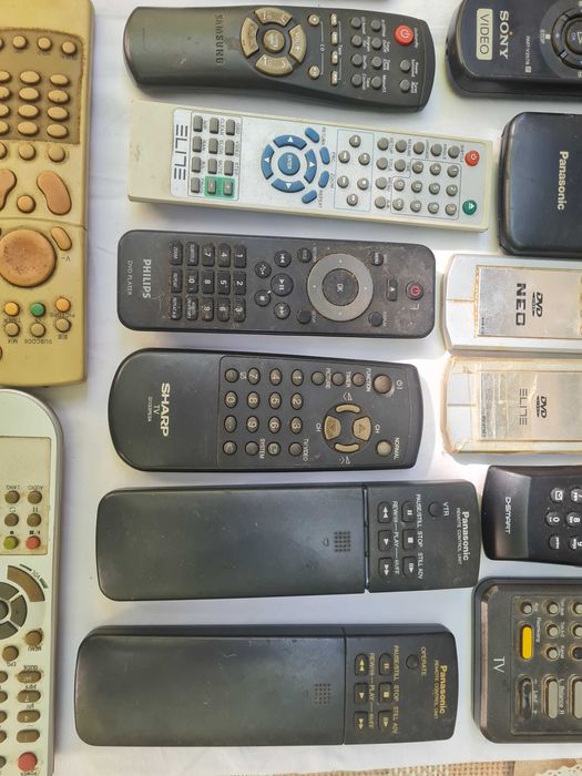 38 бр. дистанционни за продажба от колекцията ми