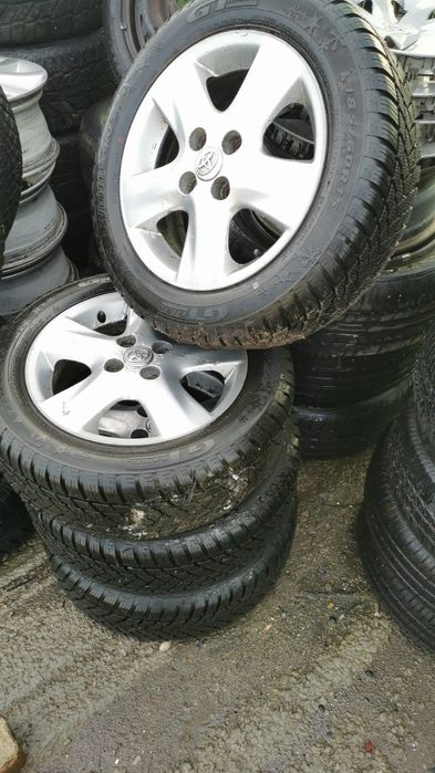 Jante aliaj 15 cu anvelope 185/65/15 iarna ca noi Toyota Yaris
