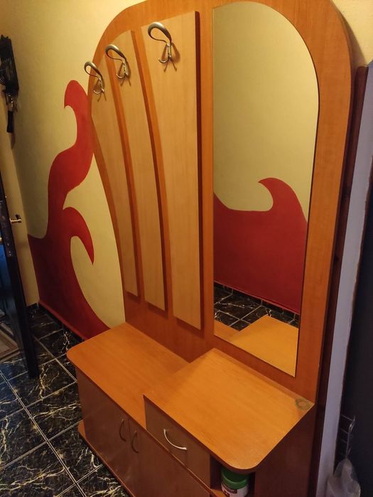 Шкаф за антре с огледало