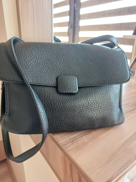 Черна спортно елегантна чанта