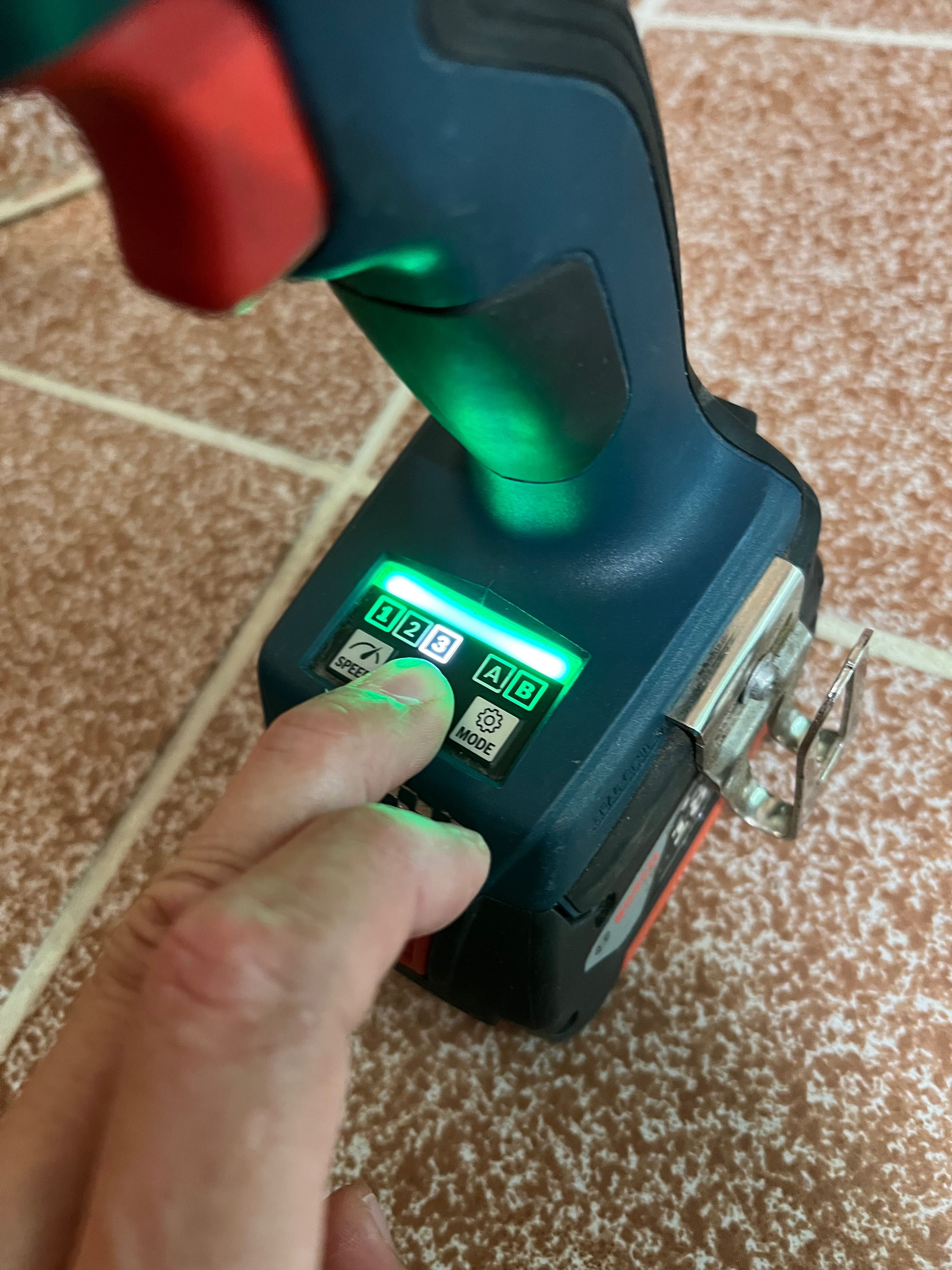 Безчетков акумулаторен гайковерт импакт Бош Bosch GDX 18V-210 C + 5А