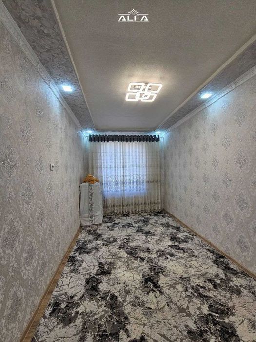 Buxoroda kvartira sotiladi 2 xonali 60m² 3-qavat.