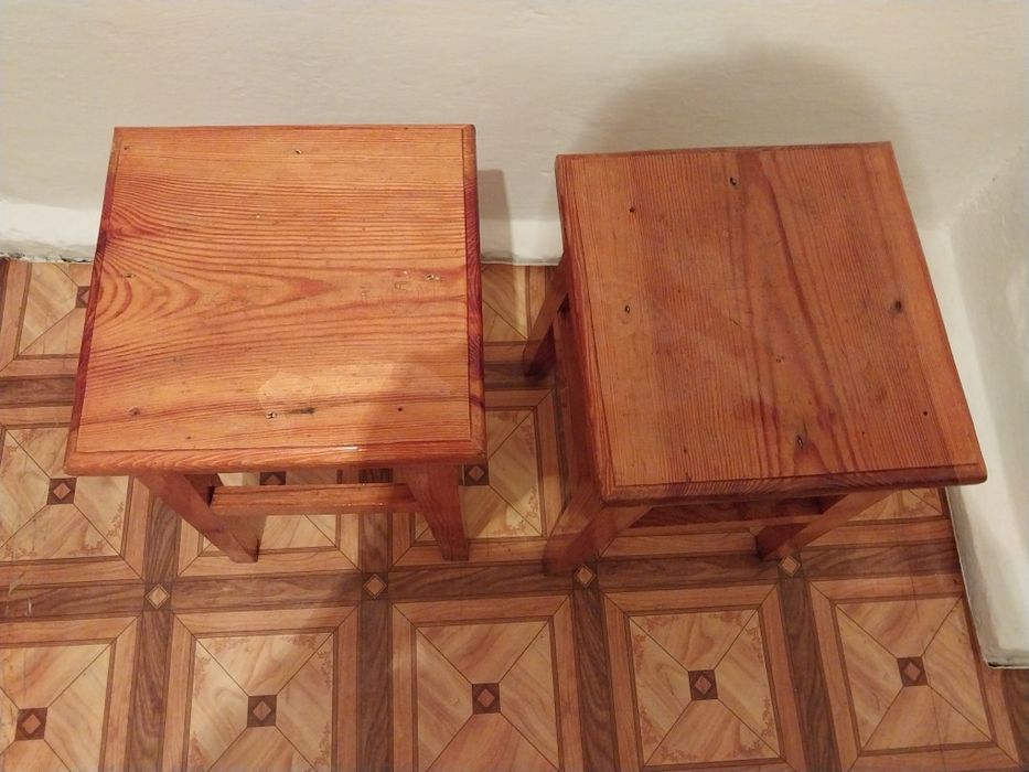 Табуретка лакированный