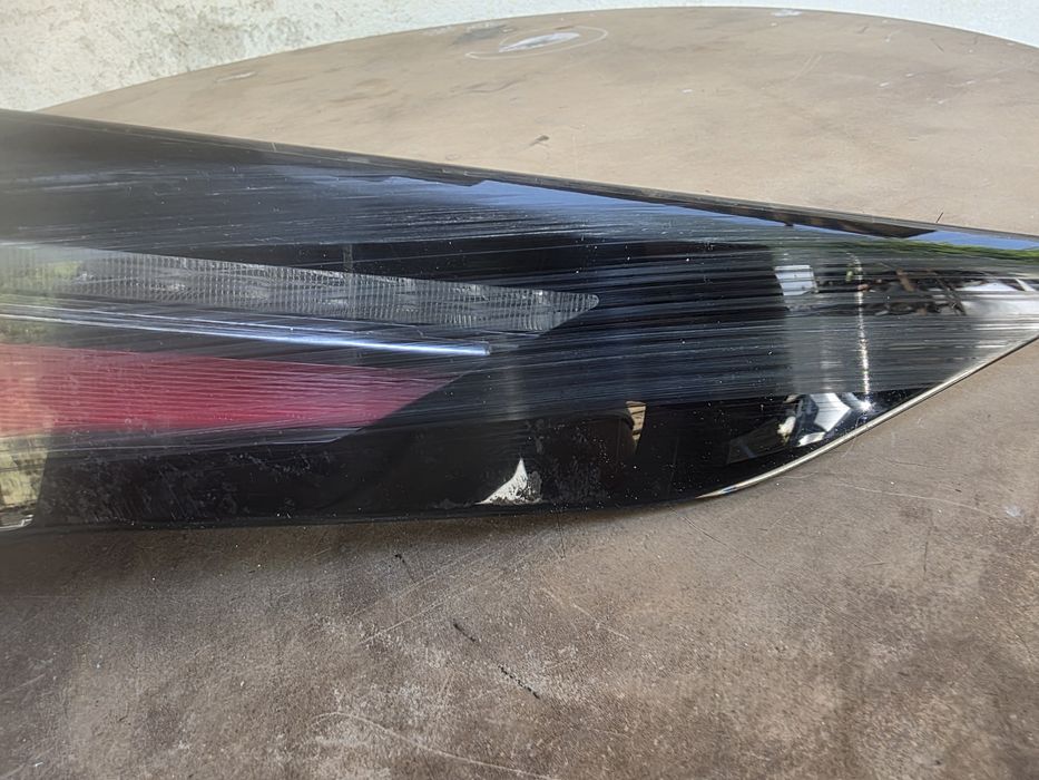 Land Rover Discovery facelift 2023 десен стоп 21-