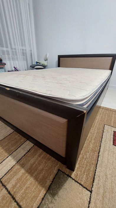 Продам кровать с ортопедическим матрасом