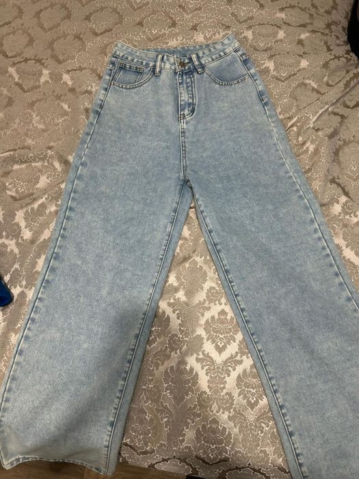 Джинсы новые, подростковые. Размер- XS. Ни разу не одевали.