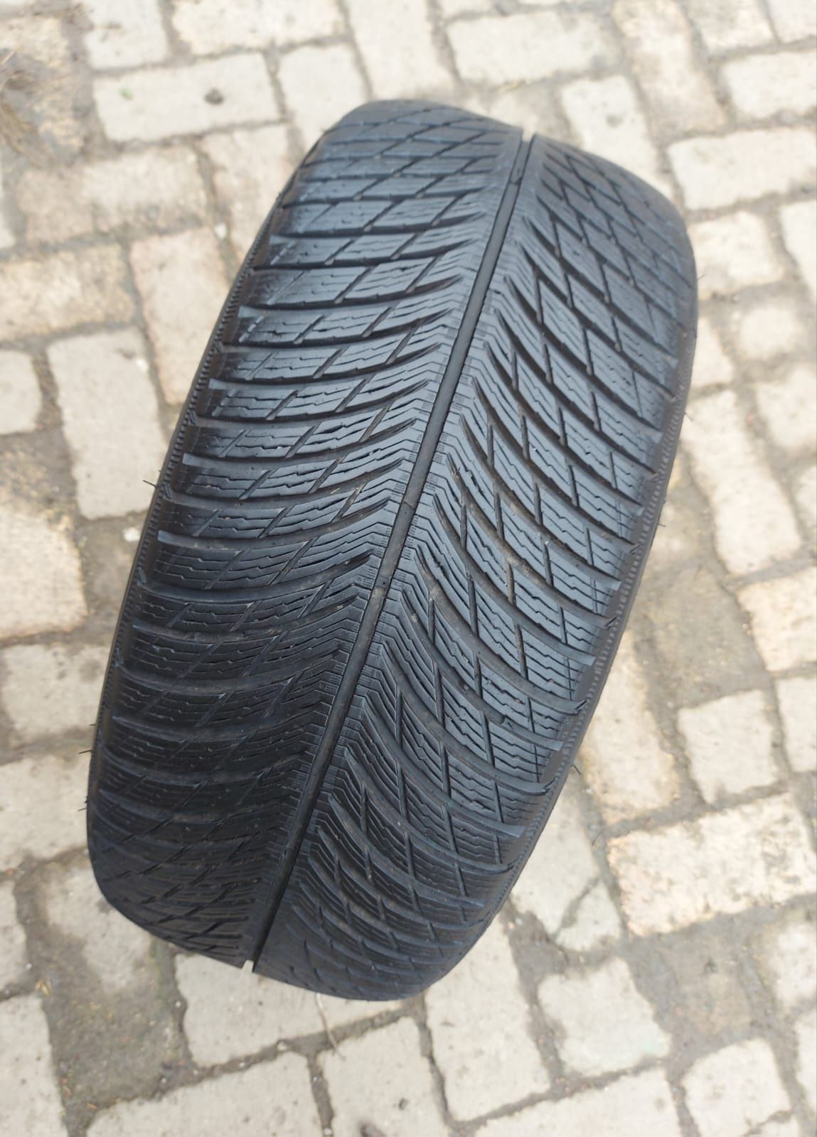 O bucată 245 40/50 R19 M+S iarnă - una Continental Michelin Pirelli