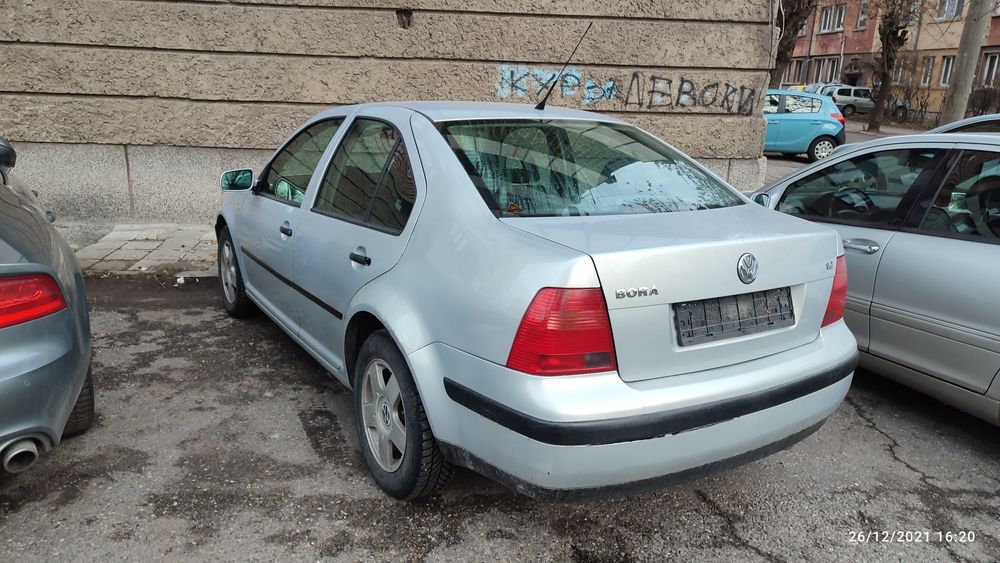 Vw Bora 1.6 SR 101k. На Части Перфектен Мотор скорости