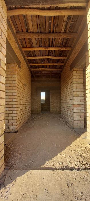 Срочно квартира нархида 2 та янги курилган уйлар сотилади