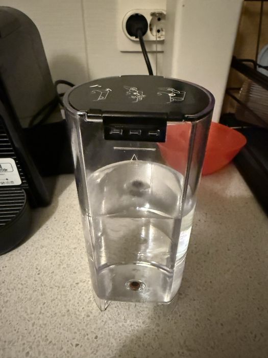 Nespresso Essenza Mini by De’Longhi, negru