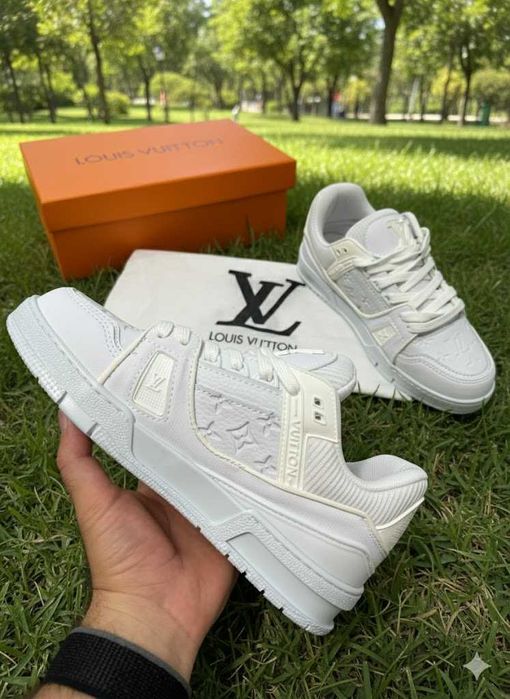 Adidasi LV Trainers Alb - Full Box - Calitate Premium