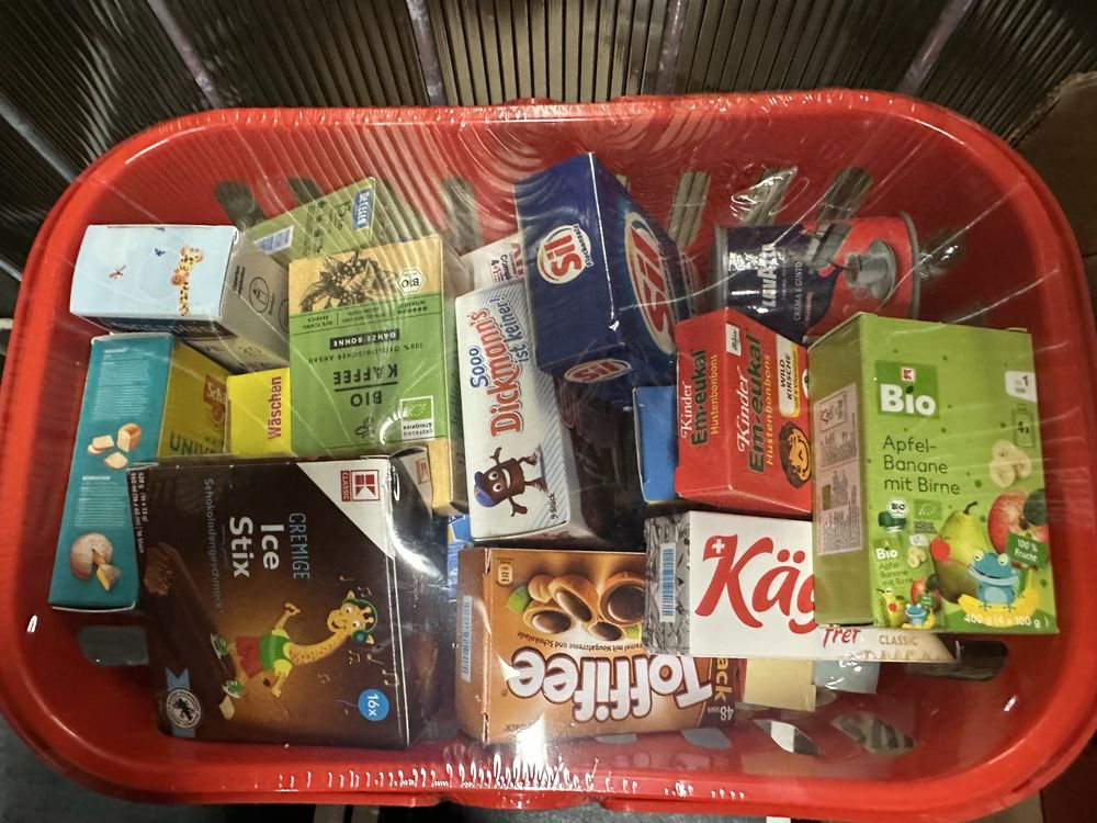 Vand cosulet cumparaturi de jucarie
