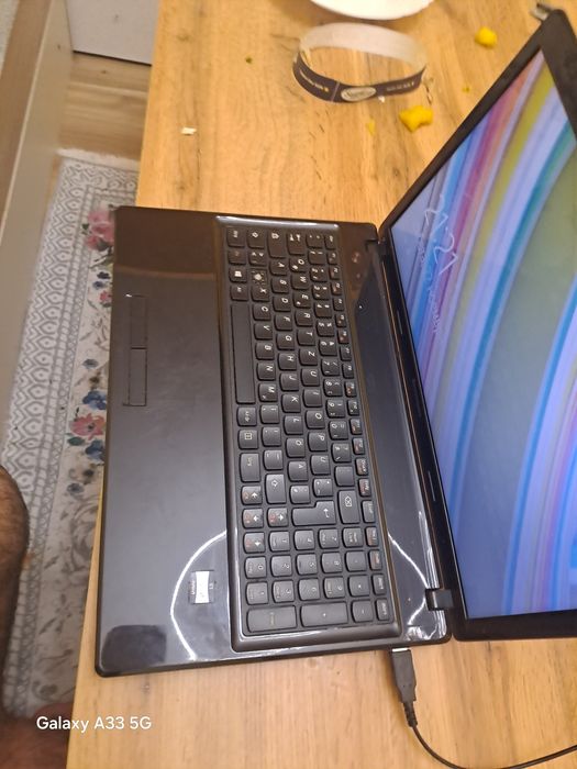 Продавам лаптоп Lenovo