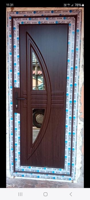 ușă de vanzare  ne folosită