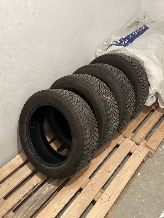 Firestone Winterhawk 215/55 R17