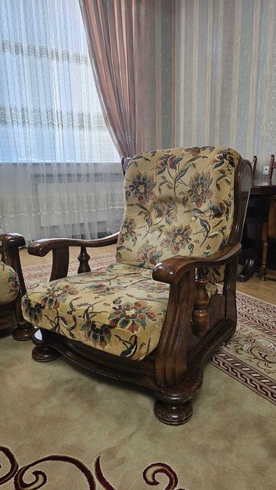 Мягкая мебель диван+2 крескла