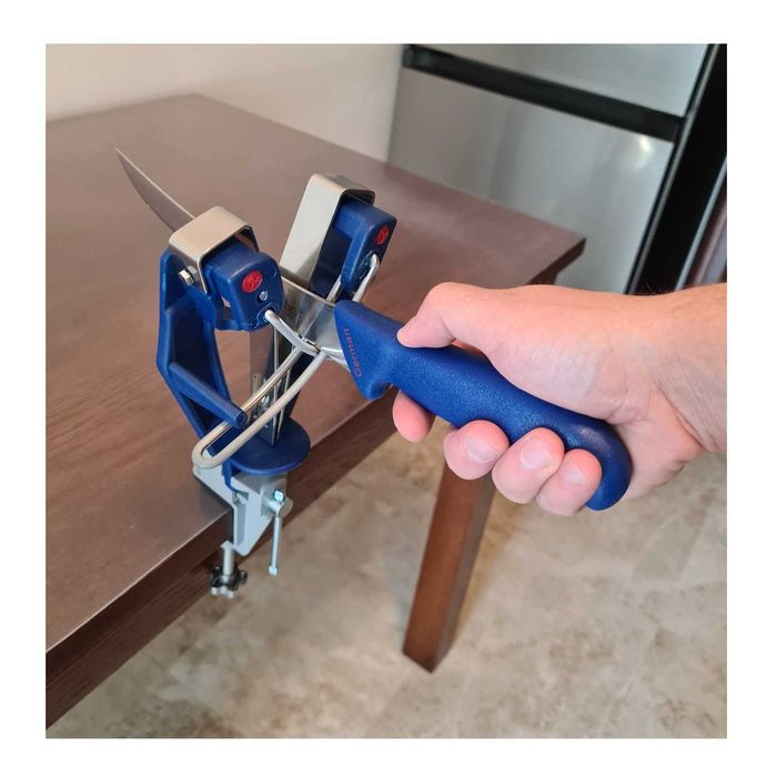 Dispozitiv ascutit cutite prindere tip menghina pentru blat maxim 25mm