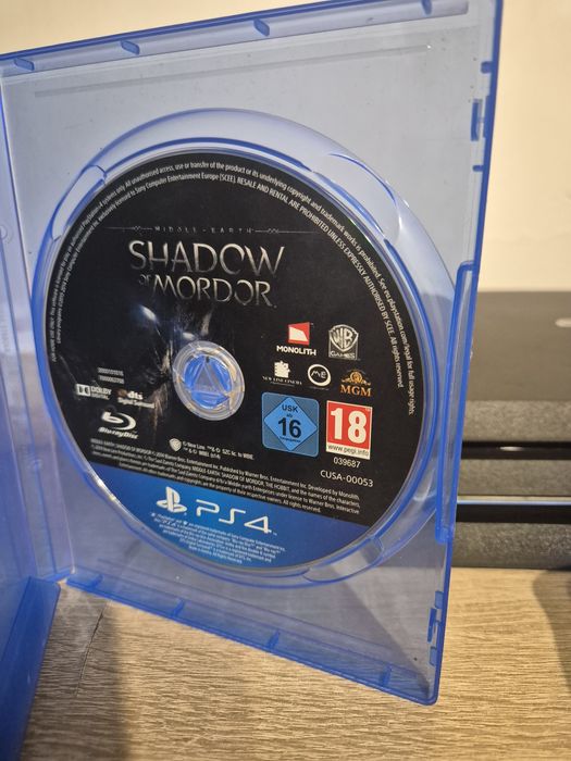 Ps4 Pro 1TB plus o maneta si un joc