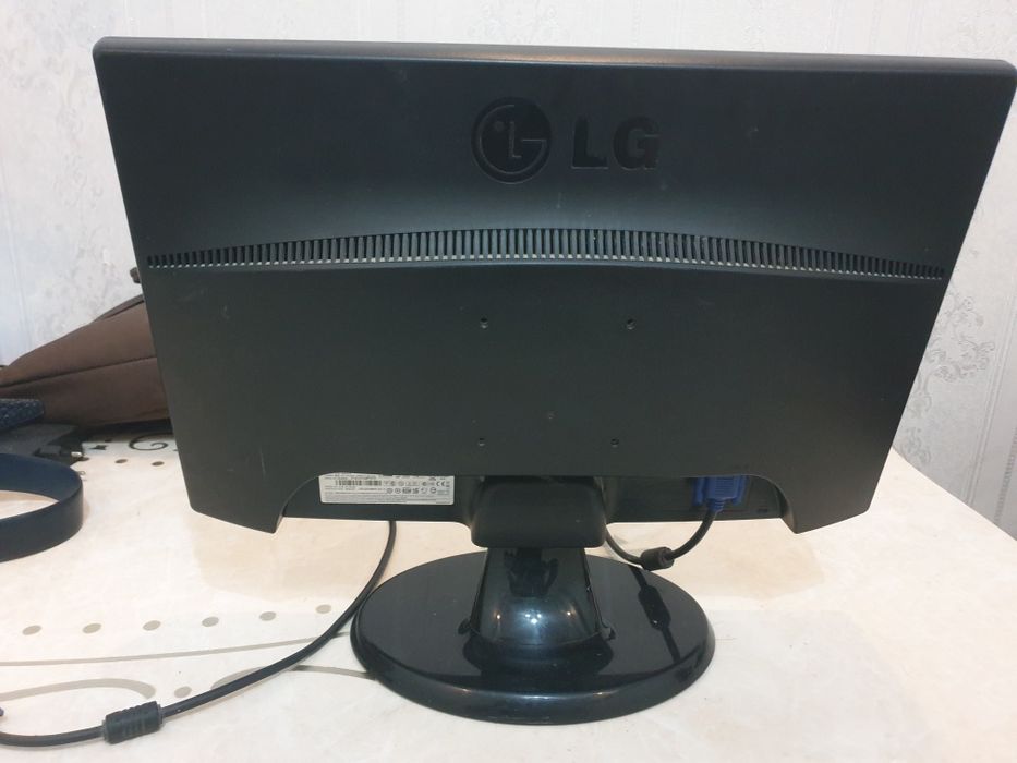 Манитор прадаётся LG в хорошим состоянии
