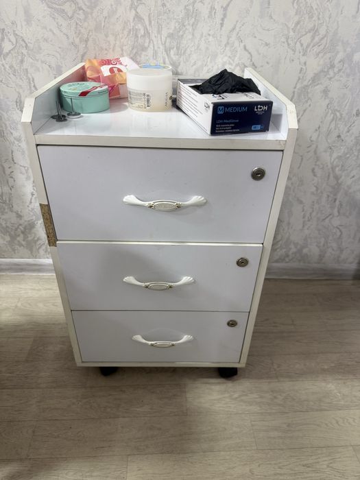 Помощник сотилади