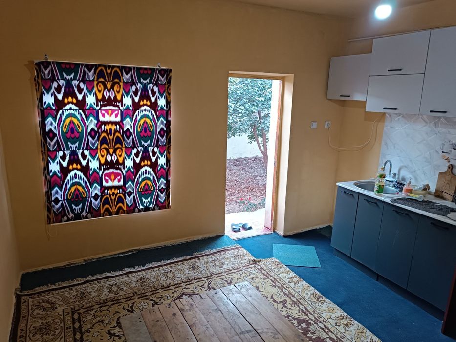 Зангиота ижарага 5 хонали ҳовли - жой 500  у. е. Срочно.