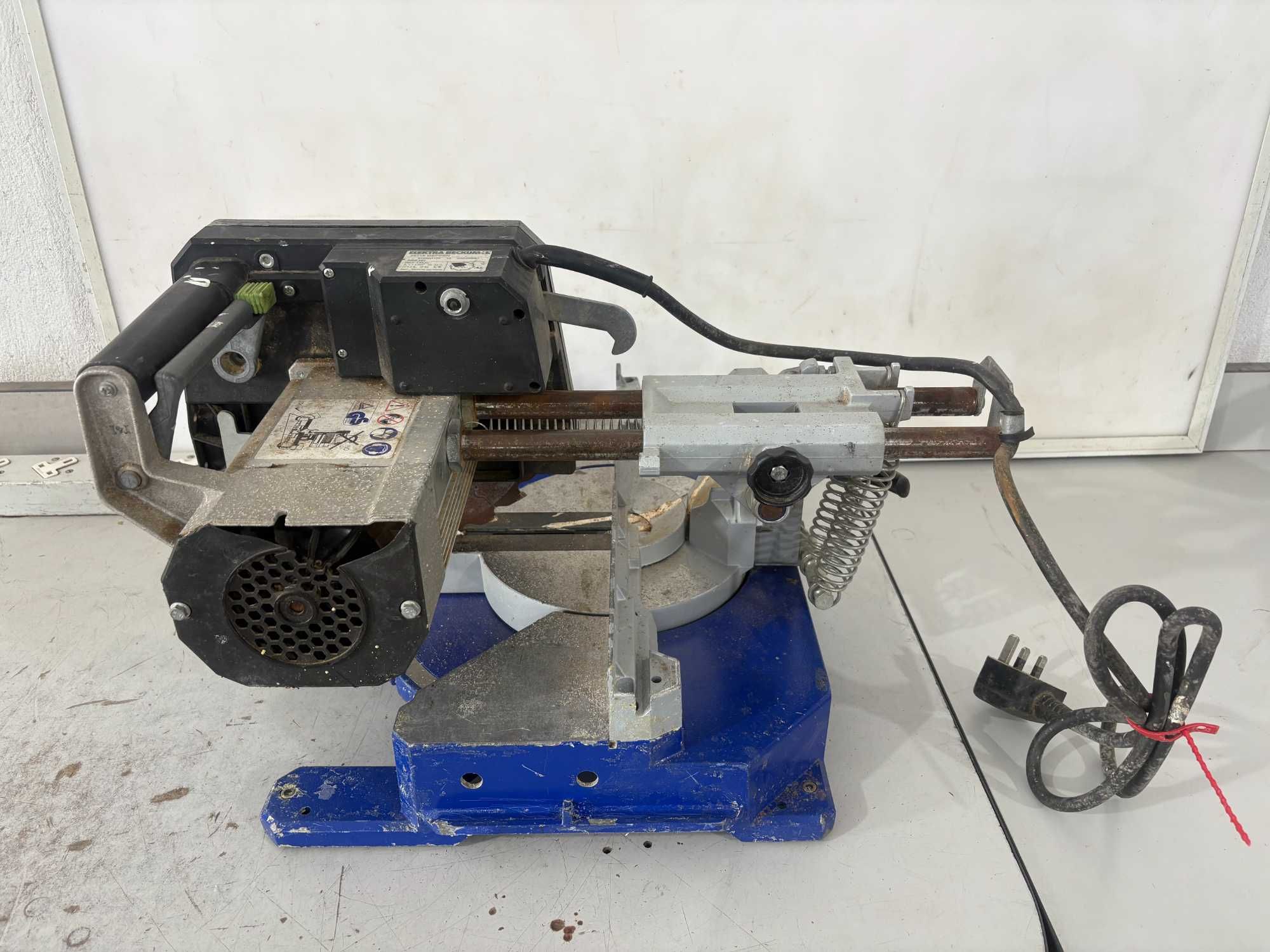 Циркуляр пендула - Elektra Beckum 1600 W / 250 mm