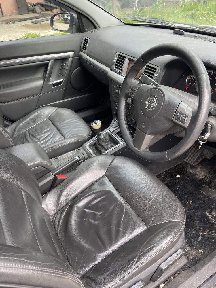 Dezmembrez Opel Vectra 1.9 cdti 150 Cp